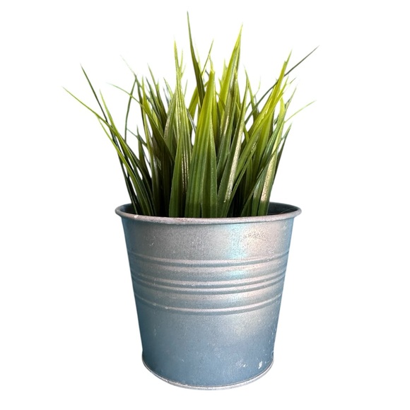 IKEA artificial plant and pot - Picture 1 of 6